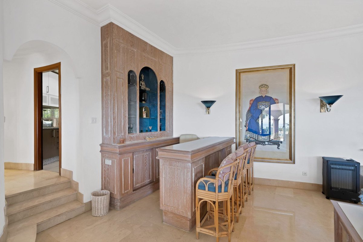6 Bed Detached Villa in Hacienda Las Chapas