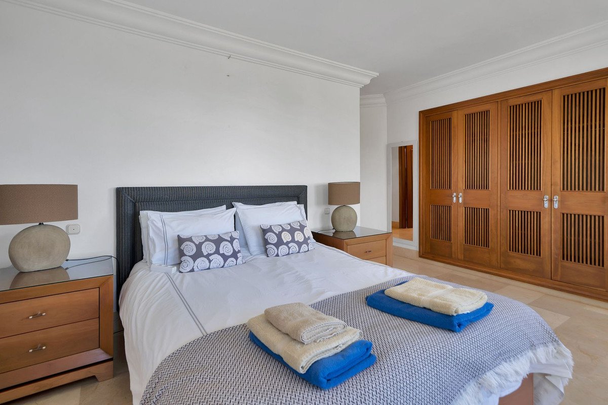 6 Bed Detached Villa in Hacienda Las Chapas