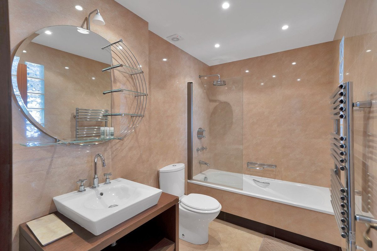 6 Bed Detached Villa in Hacienda Las Chapas