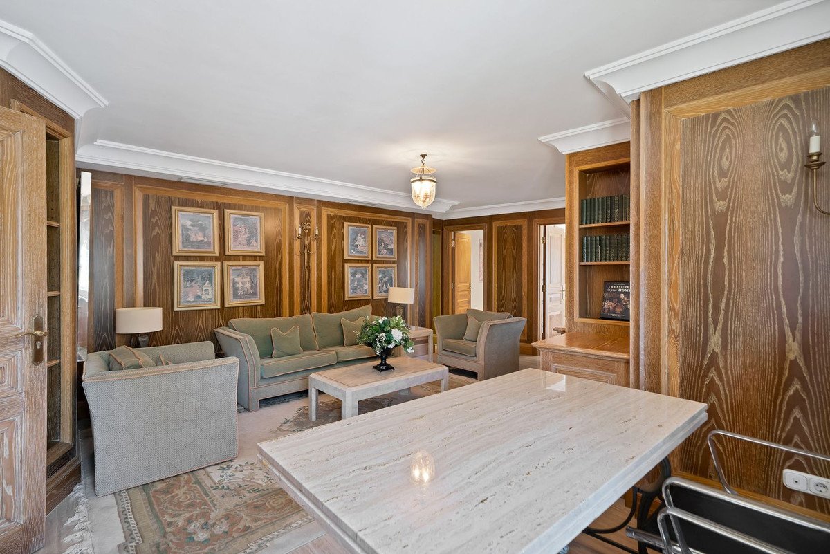 6 Bed Detached Villa in Hacienda Las Chapas