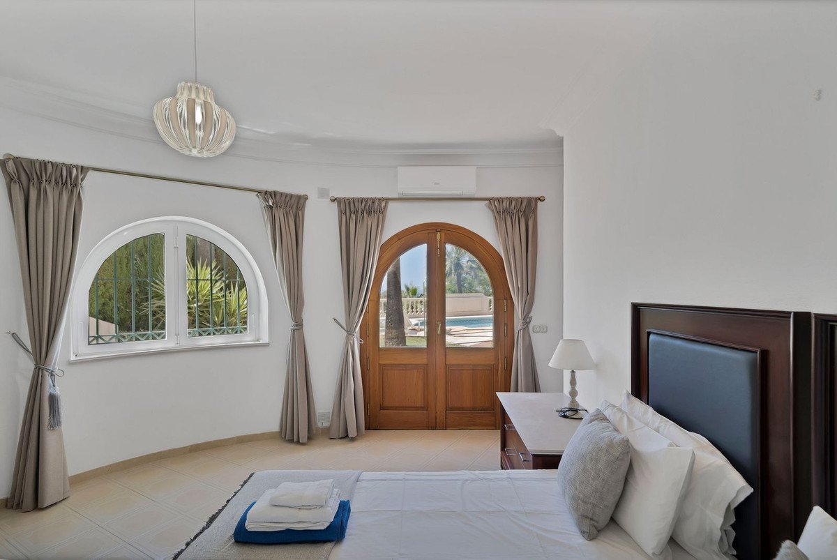 6 Bed Detached Villa in Hacienda Las Chapas