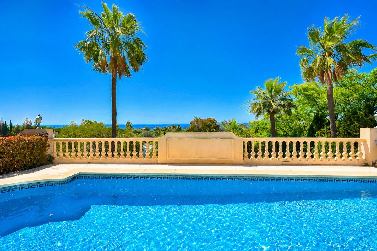 6 Bed Detached Villa in Hacienda Las Chapas