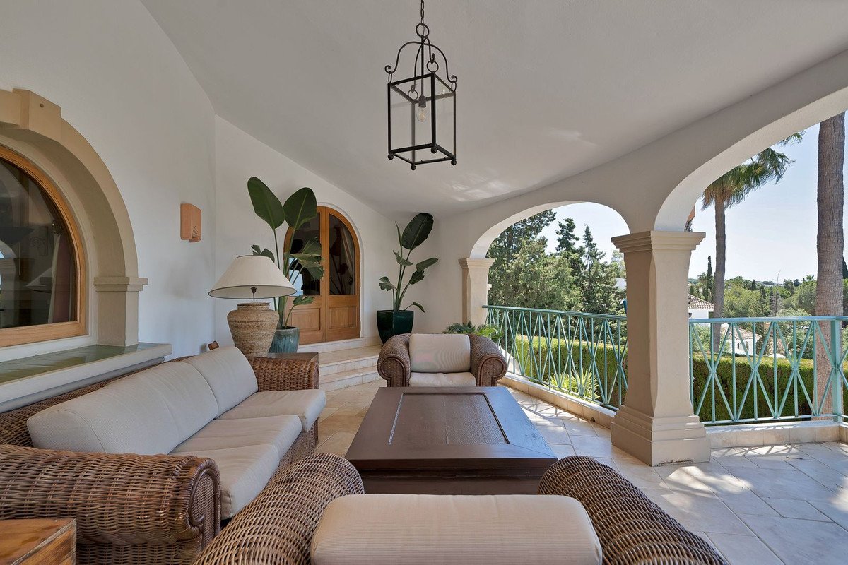 6 Bed Detached Villa in Hacienda Las Chapas