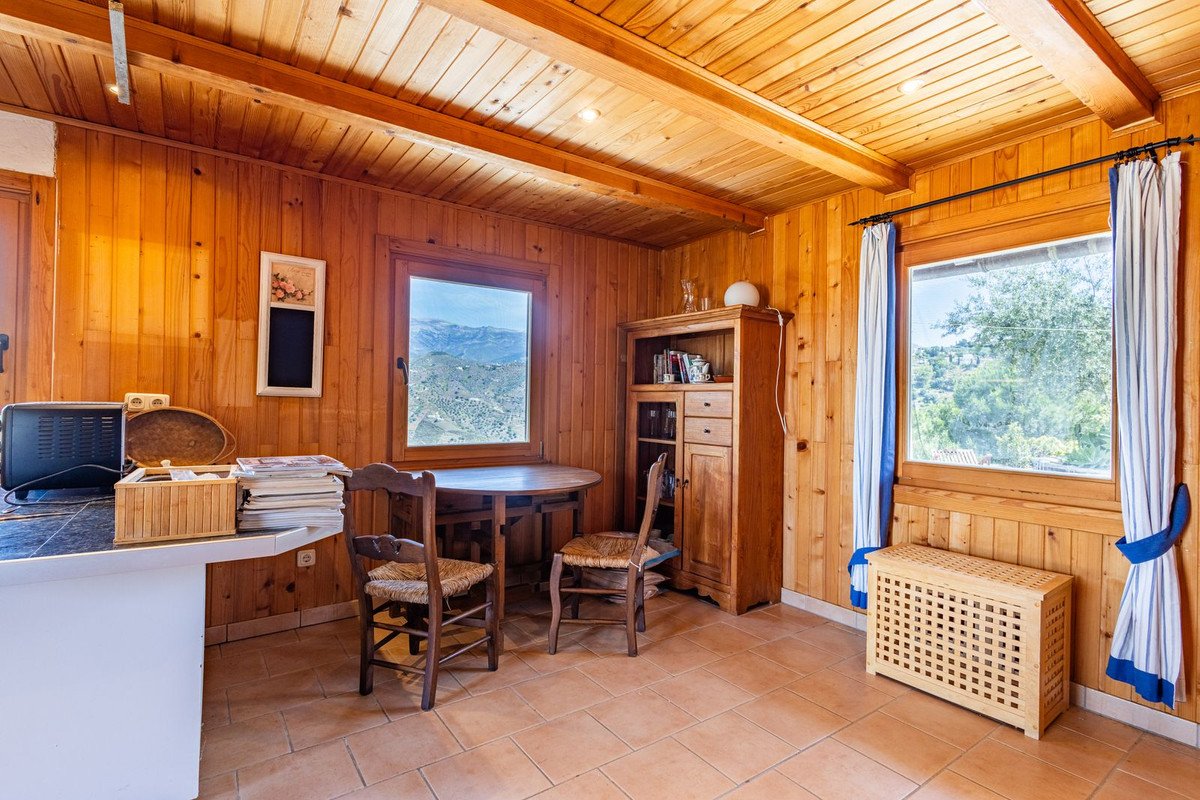 6 Bed Detached Villa in Sayalonga