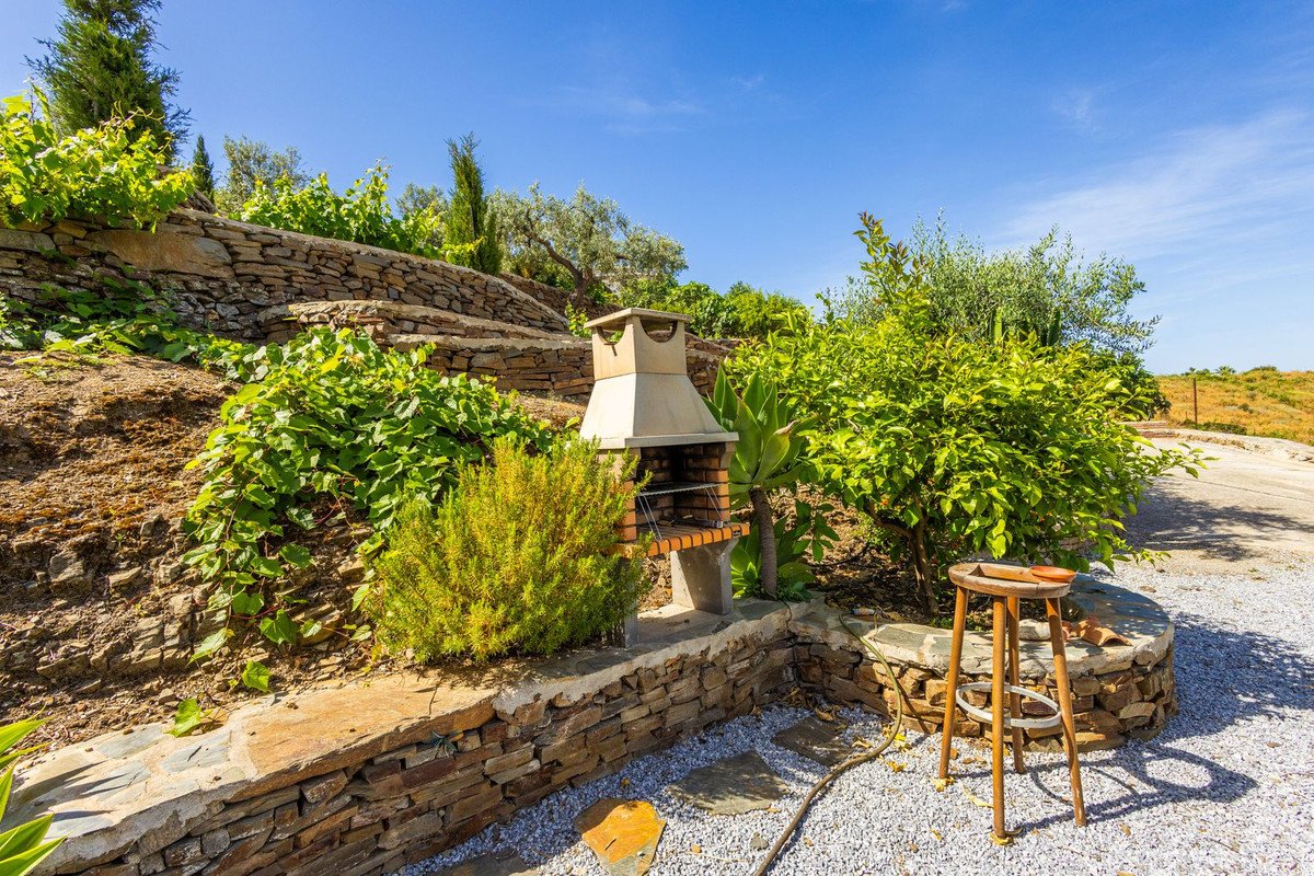 6 Bed Detached Villa in Sayalonga
