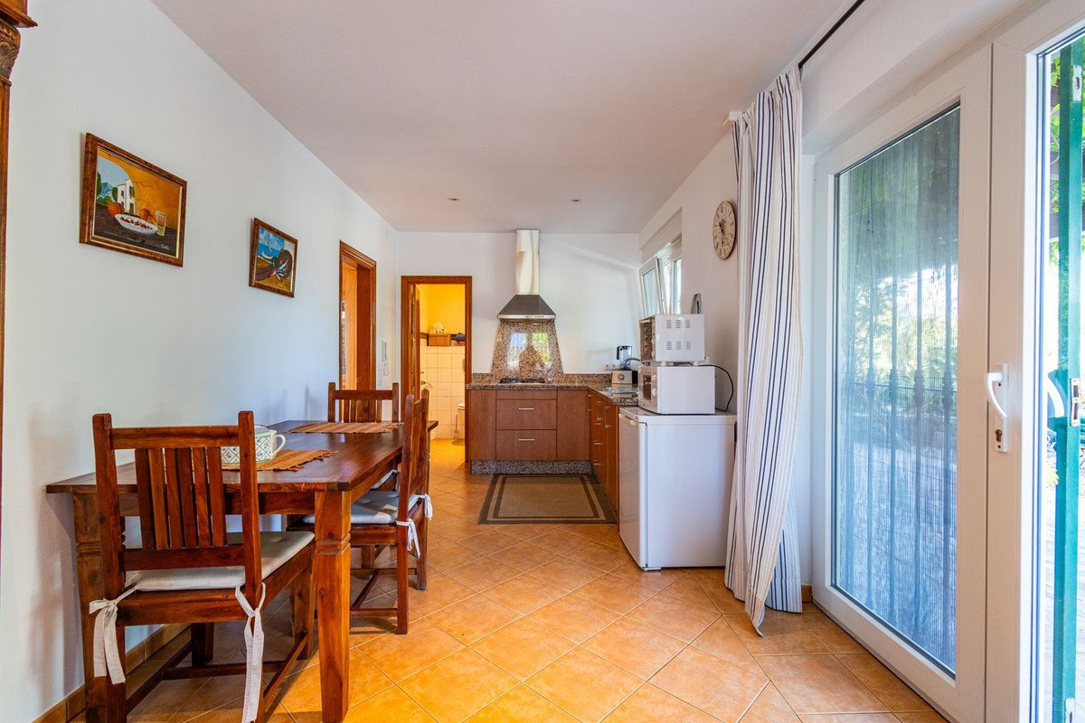 6 Bed Detached Villa in Sayalonga