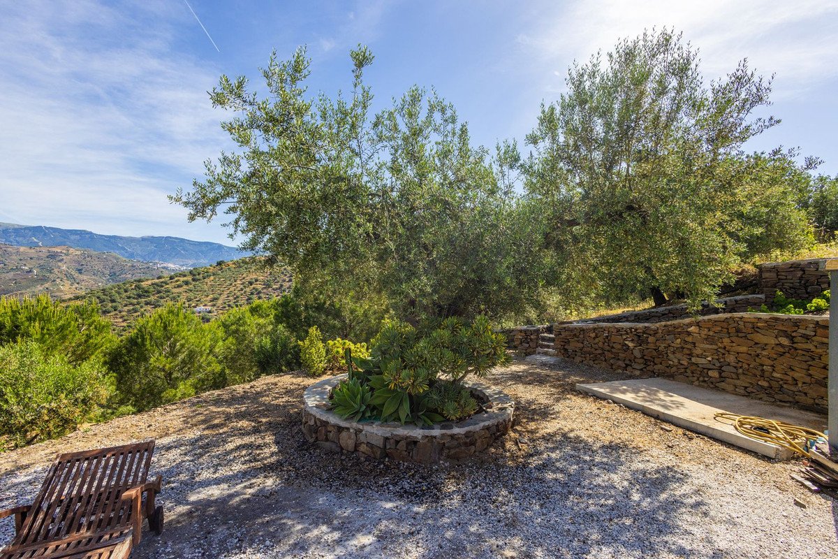 6 Bed Detached Villa in Sayalonga