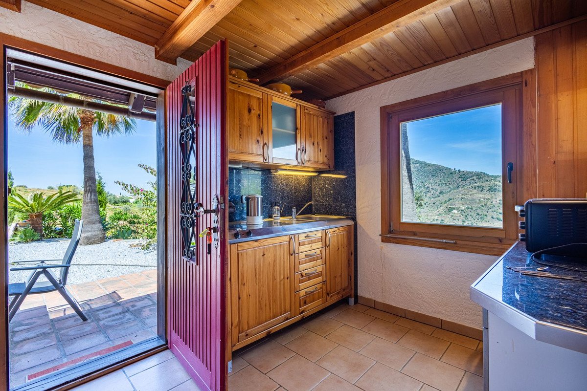6 Bed Detached Villa in Sayalonga
