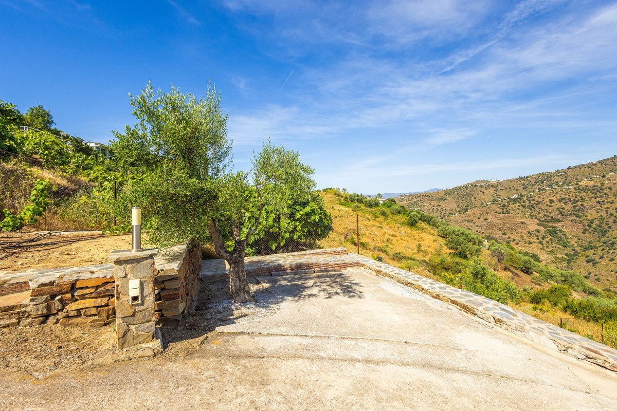 6 Bed Detached Villa in Sayalonga