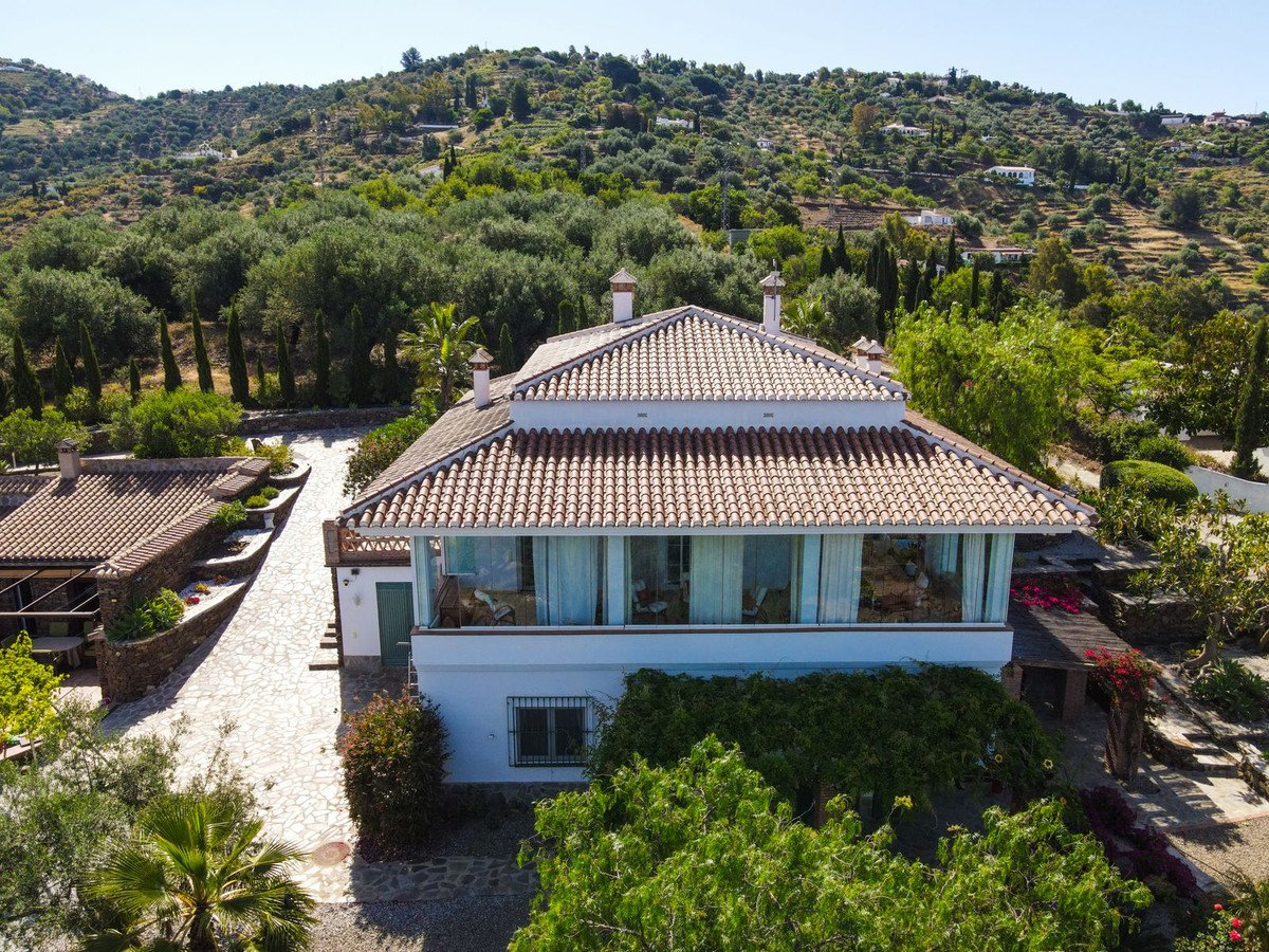 6 Bed Detached Villa in Sayalonga