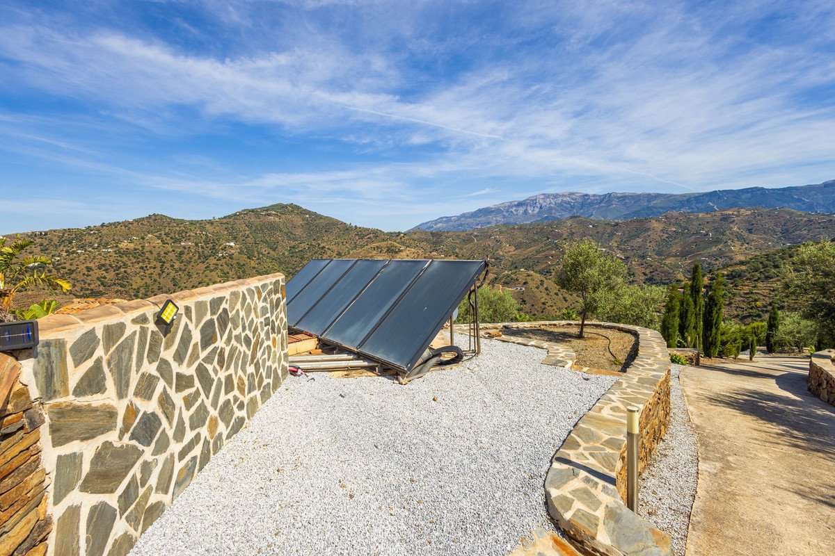 6 Bed Detached Villa in Sayalonga