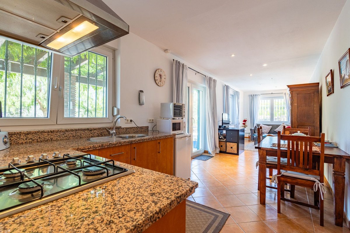 6 Bed Detached Villa in Sayalonga