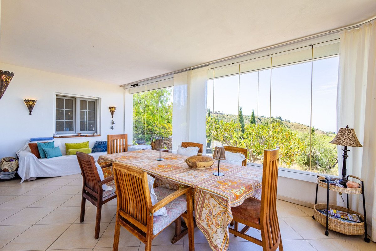 6 Bed Detached Villa in Sayalonga