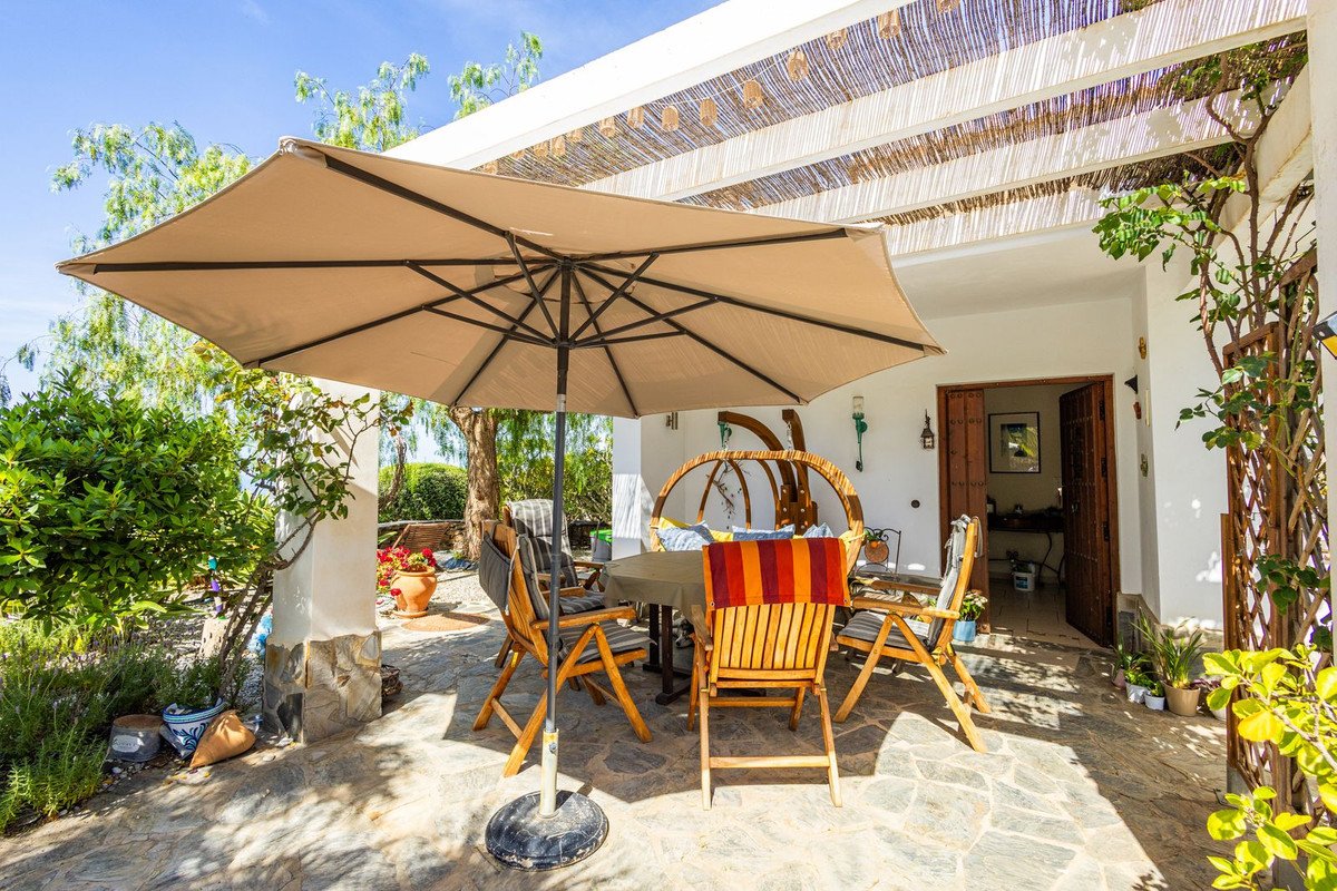 6 Bed Detached Villa in Sayalonga