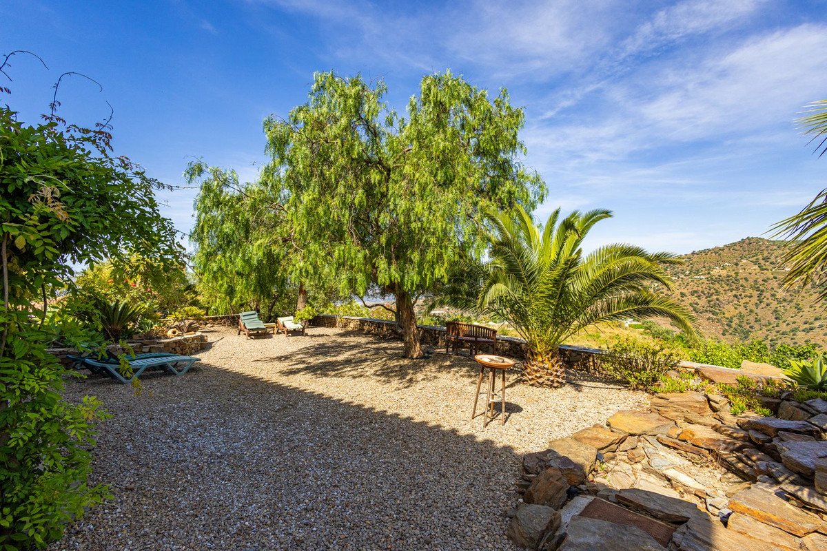 6 Bed Detached Villa in Sayalonga