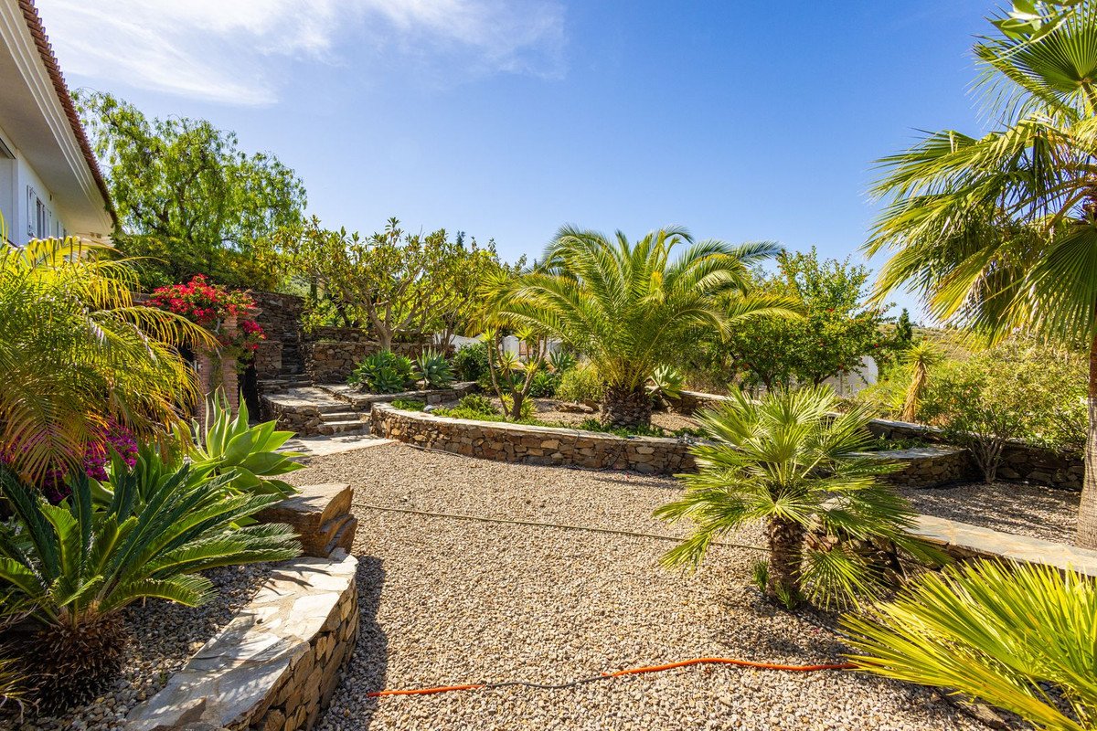 6 Bed Detached Villa in Sayalonga