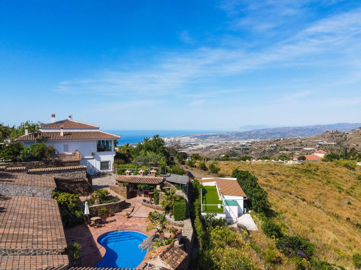 6 Bed Detached Villa in Sayalonga