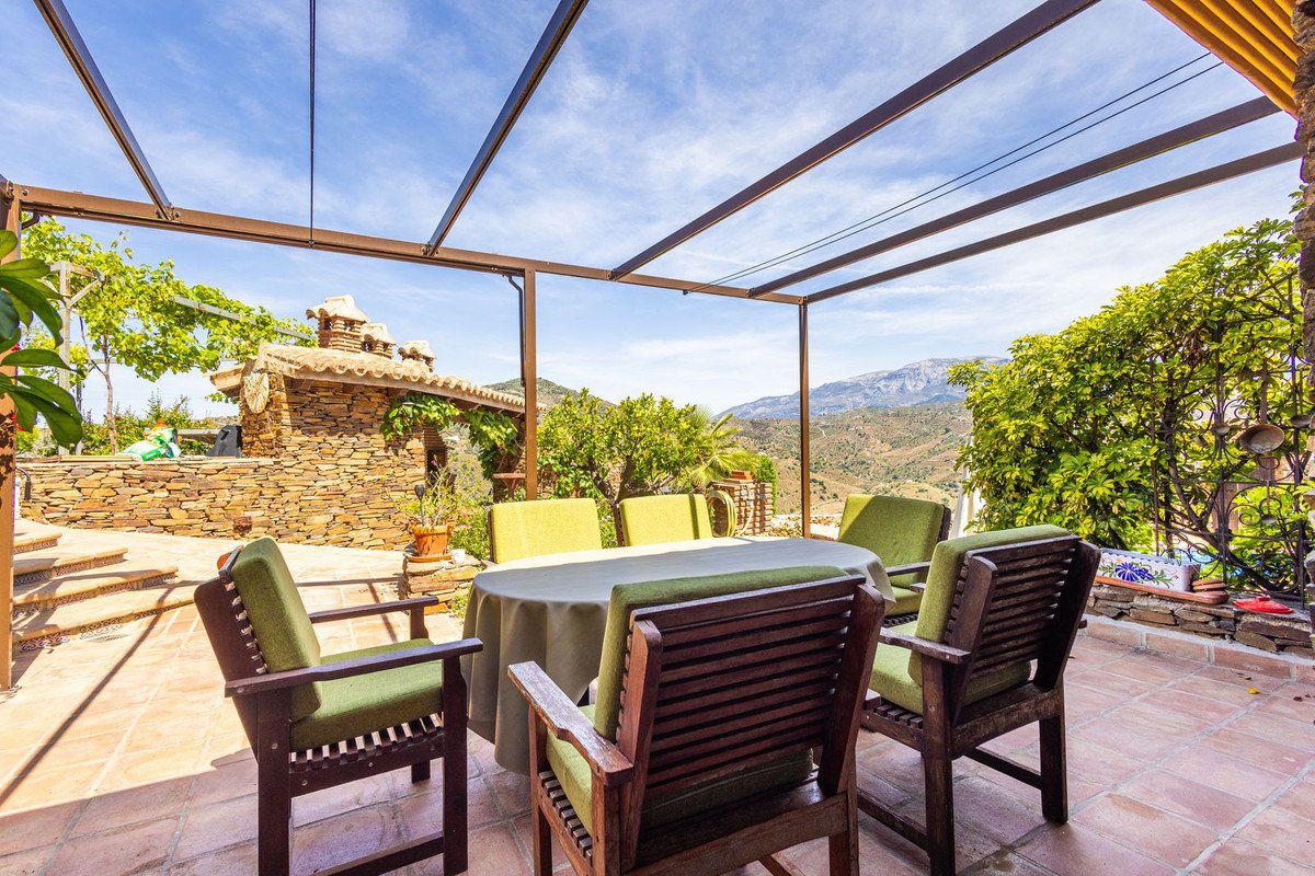 6 Bed Detached Villa in Sayalonga