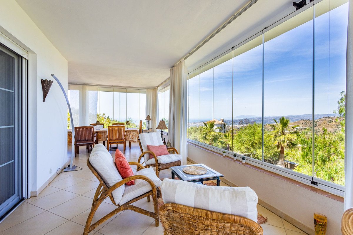 6 Bed Detached Villa in Sayalonga