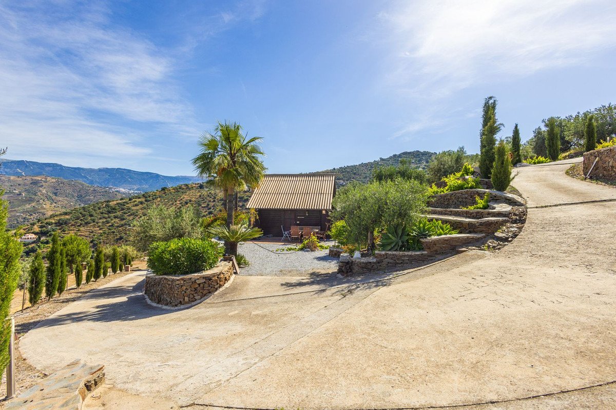 6 Bed Detached Villa in Sayalonga