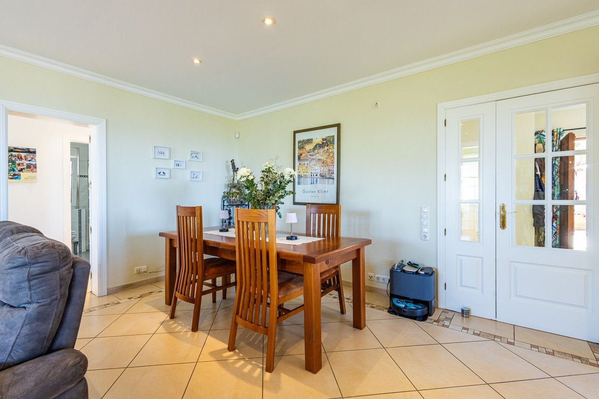6 Bed Detached Villa in Sayalonga