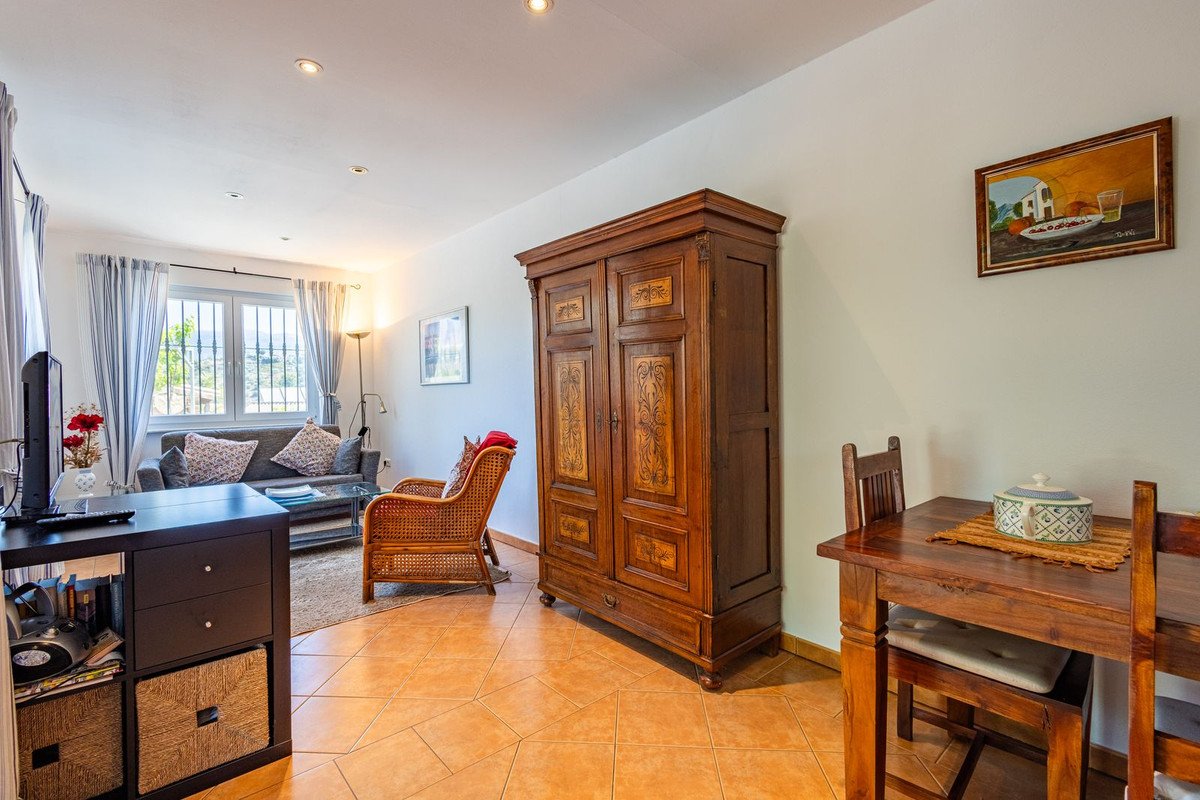 6 Bed Detached Villa in Sayalonga