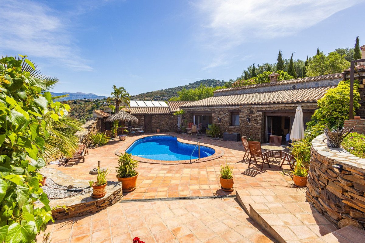 6 Bed Detached Villa in Sayalonga