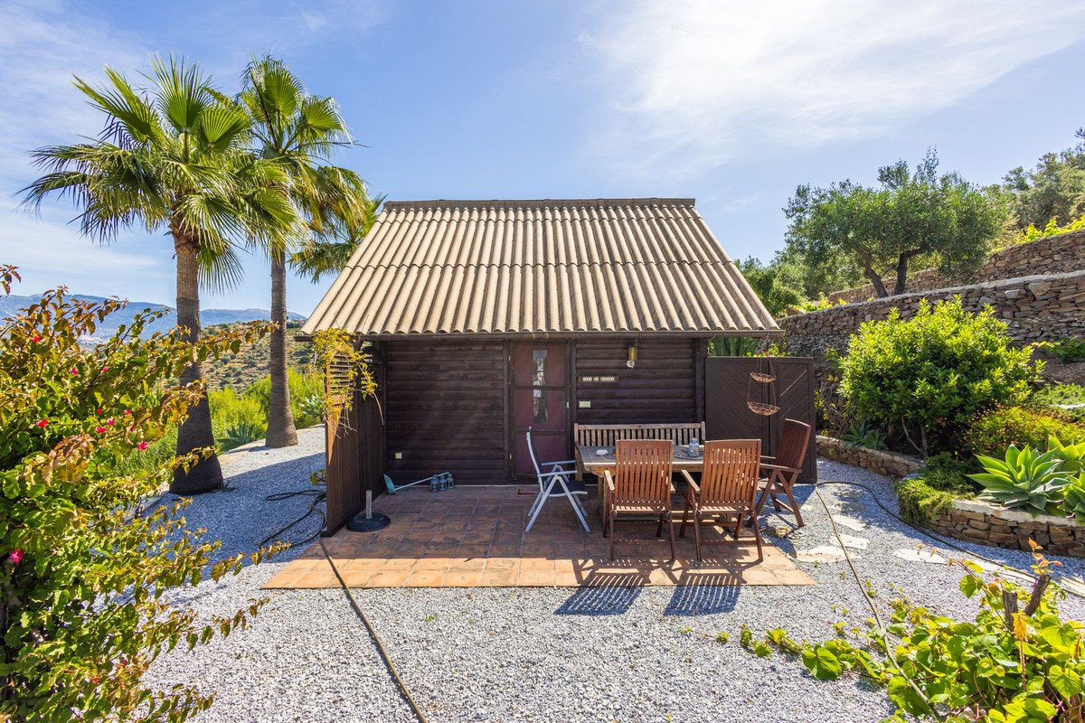 6 Bed Detached Villa in Sayalonga