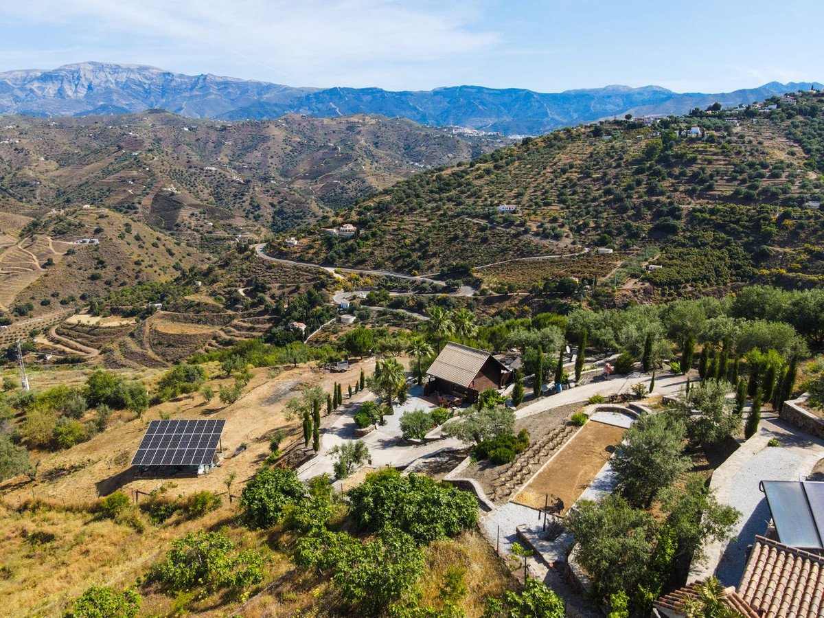 6 Bed Detached Villa in Sayalonga
