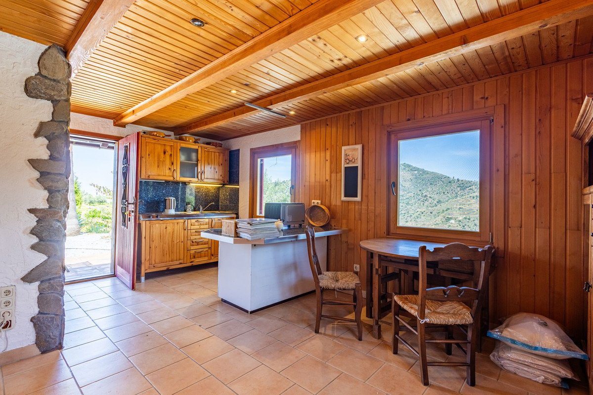 6 Bed Detached Villa in Sayalonga