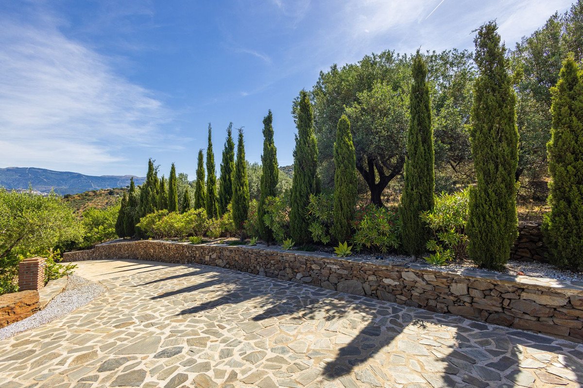 6 Bed Detached Villa in Sayalonga