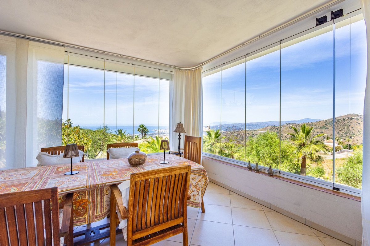 6 Bed Detached Villa in Sayalonga
