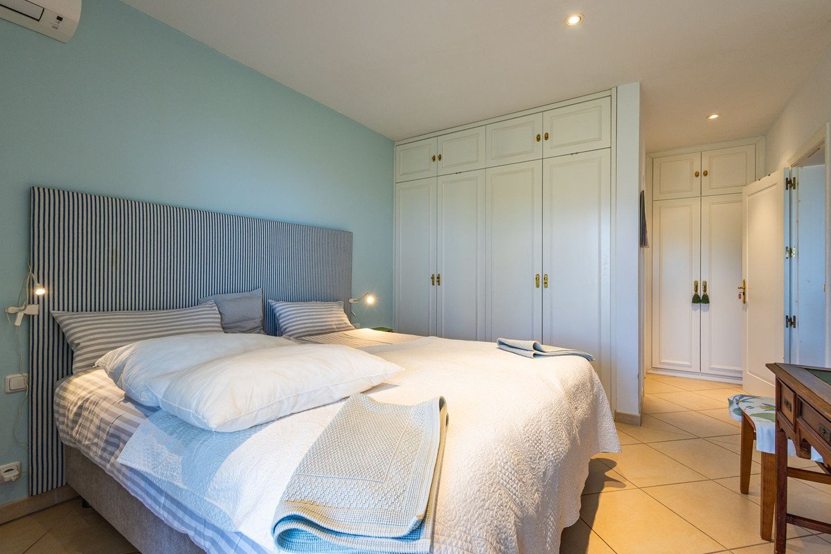 6 Bed Detached Villa in Sayalonga