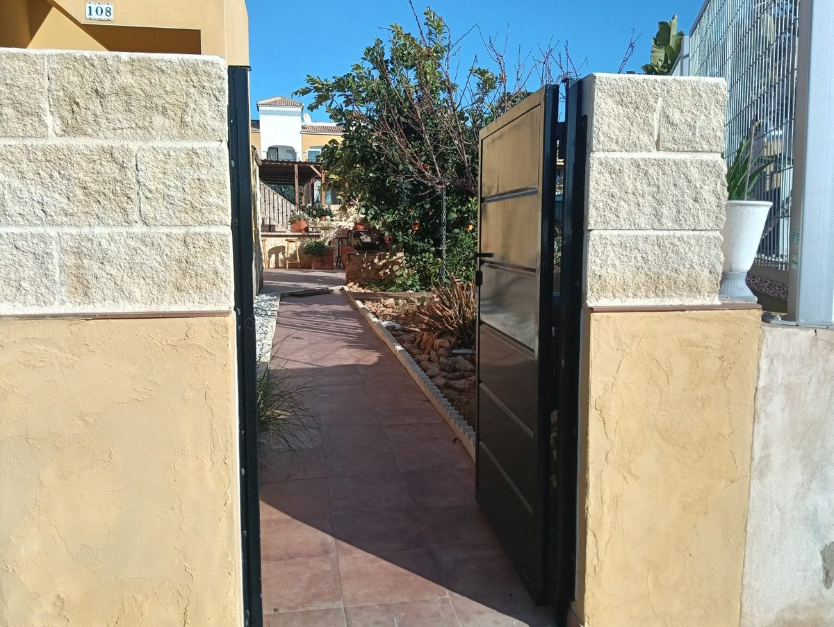 2 Bed Ground Floor Apartment in Los Montesinos