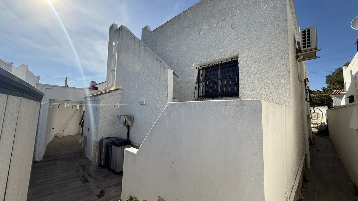 2 Bed Detached Villa in Villamartin