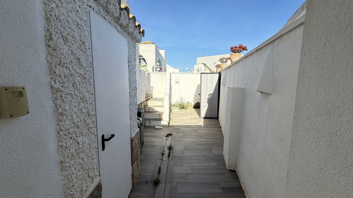 2 Bed Detached Villa in Villamartin