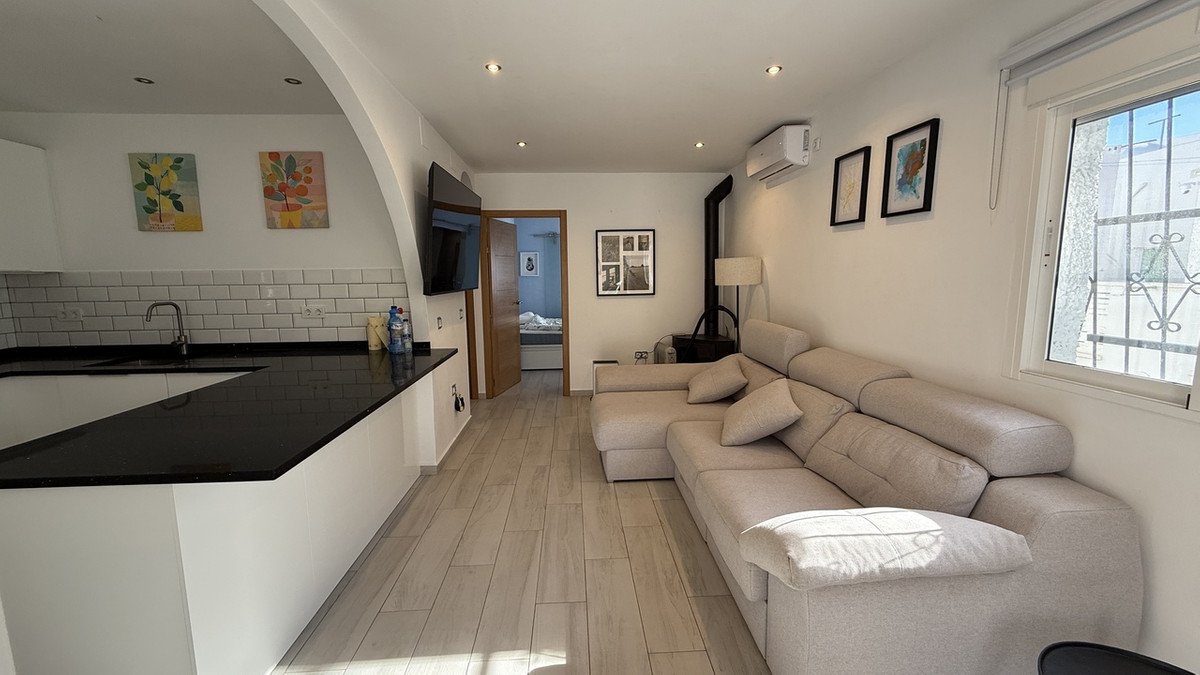 2 Bed Detached Villa in Villamartin