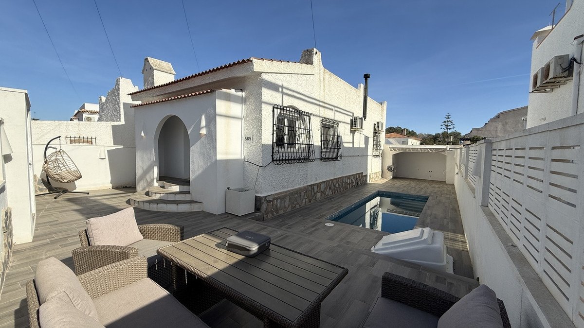 2 Bed Detached Villa in Villamartin