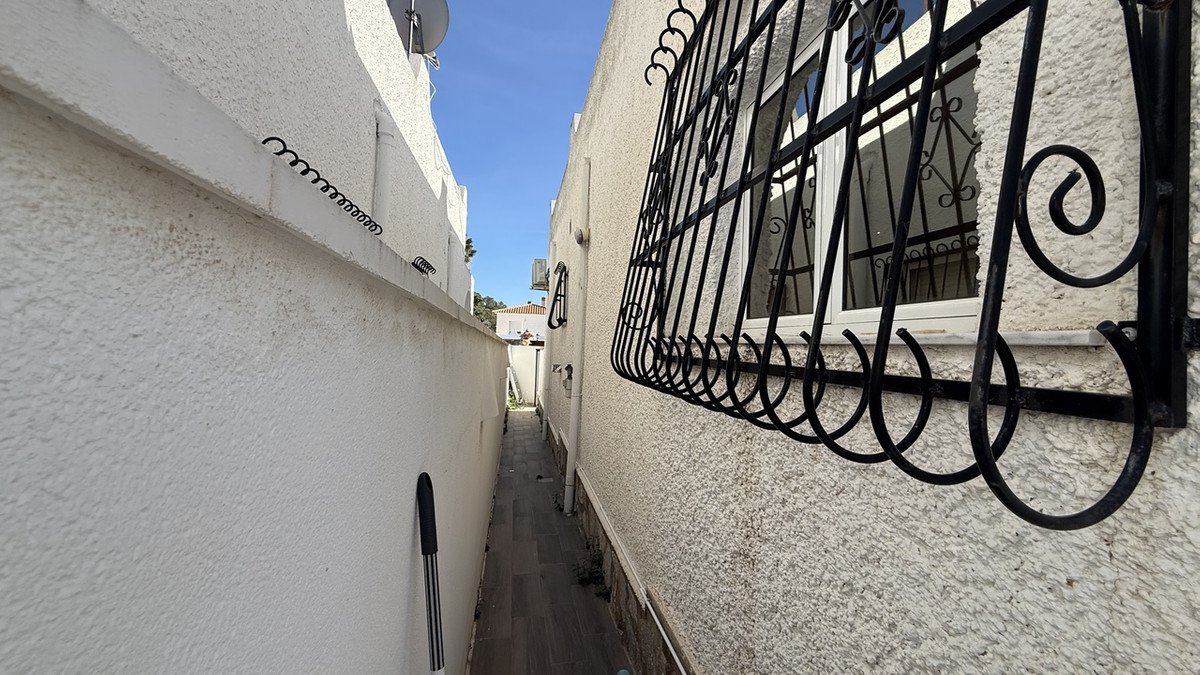 2 Bed Detached Villa in Villamartin