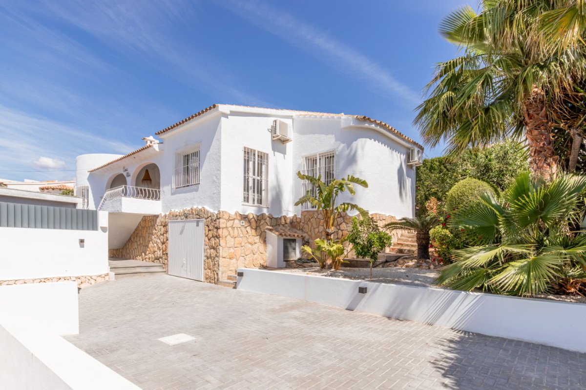 4 Bed Detached Villa in Moraira