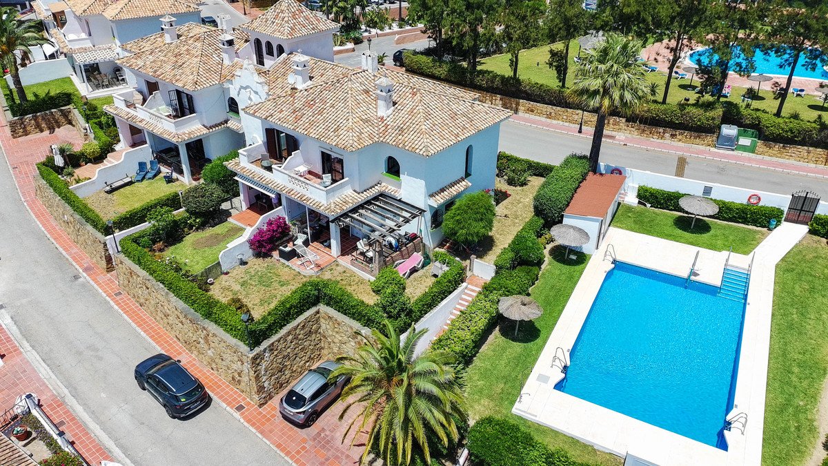 3 Bed Townhouse in La Duquesa