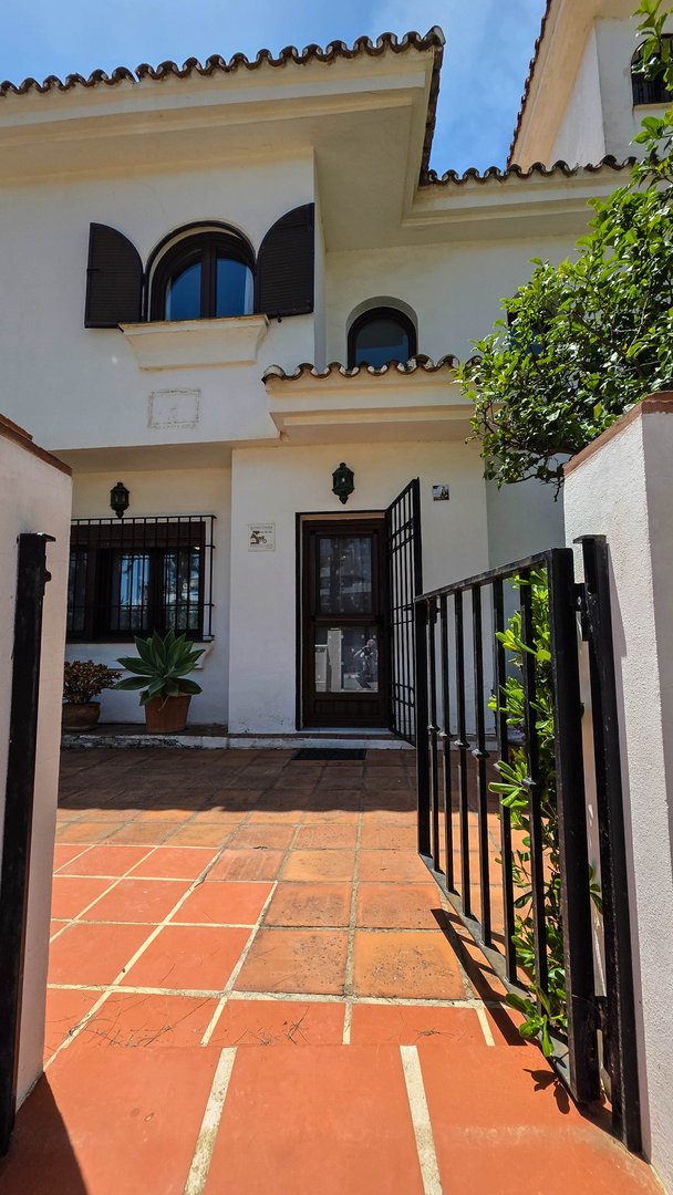 3 Bed Townhouse in La Duquesa