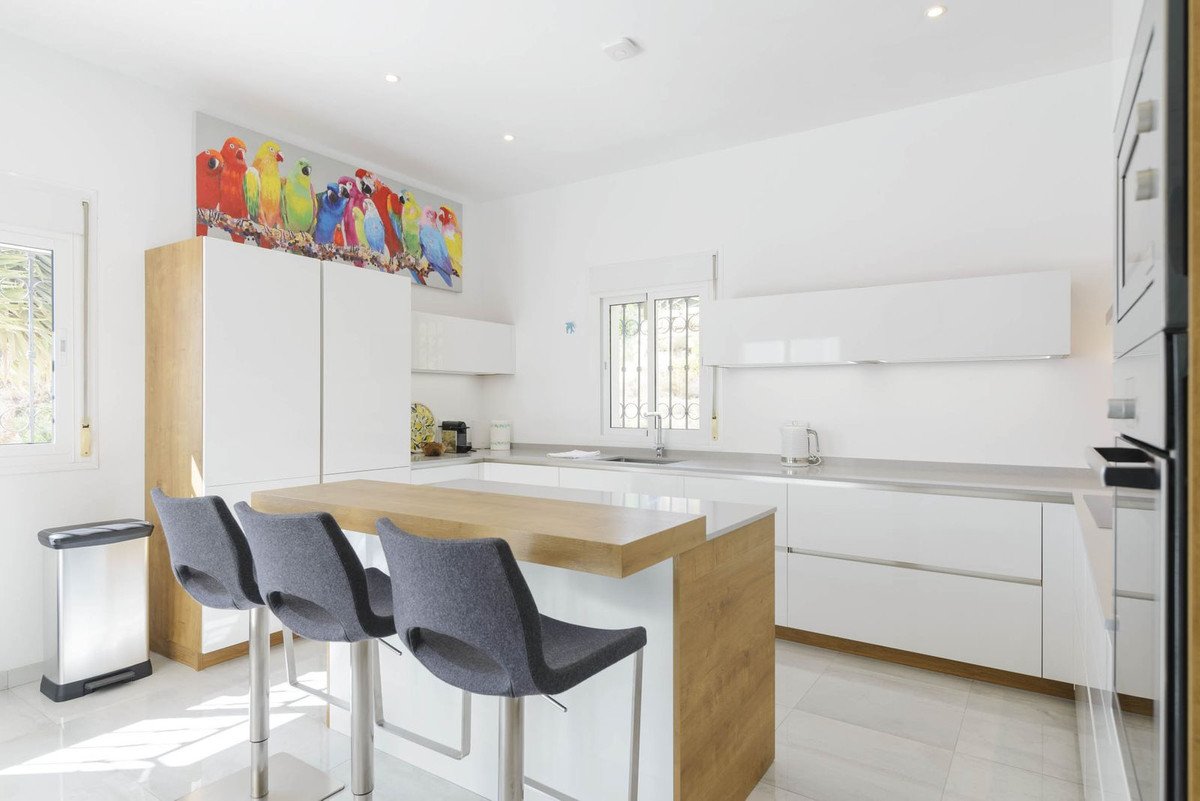 4 Bed Detached Villa in Valtocado