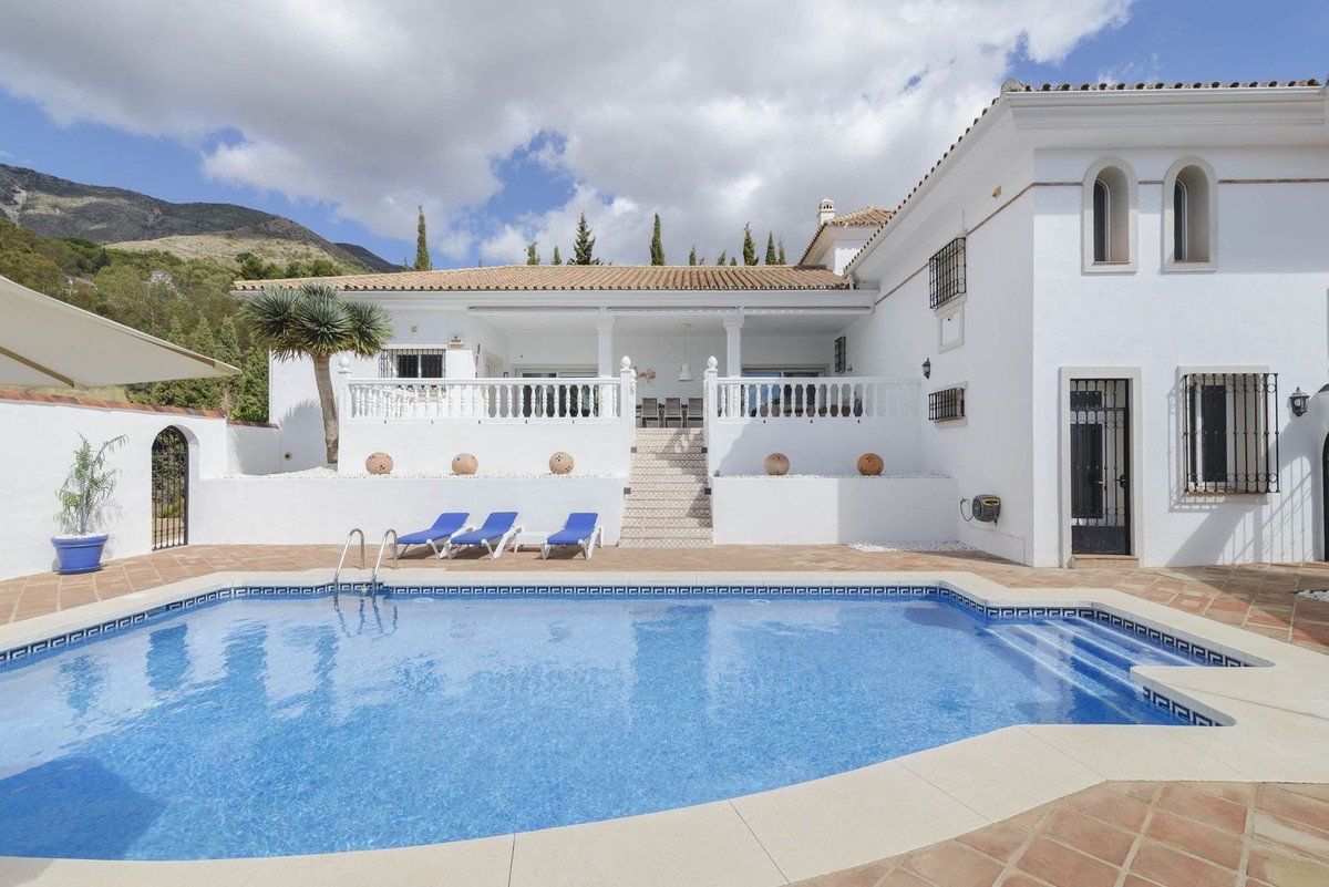 4 Bed Detached Villa in Valtocado