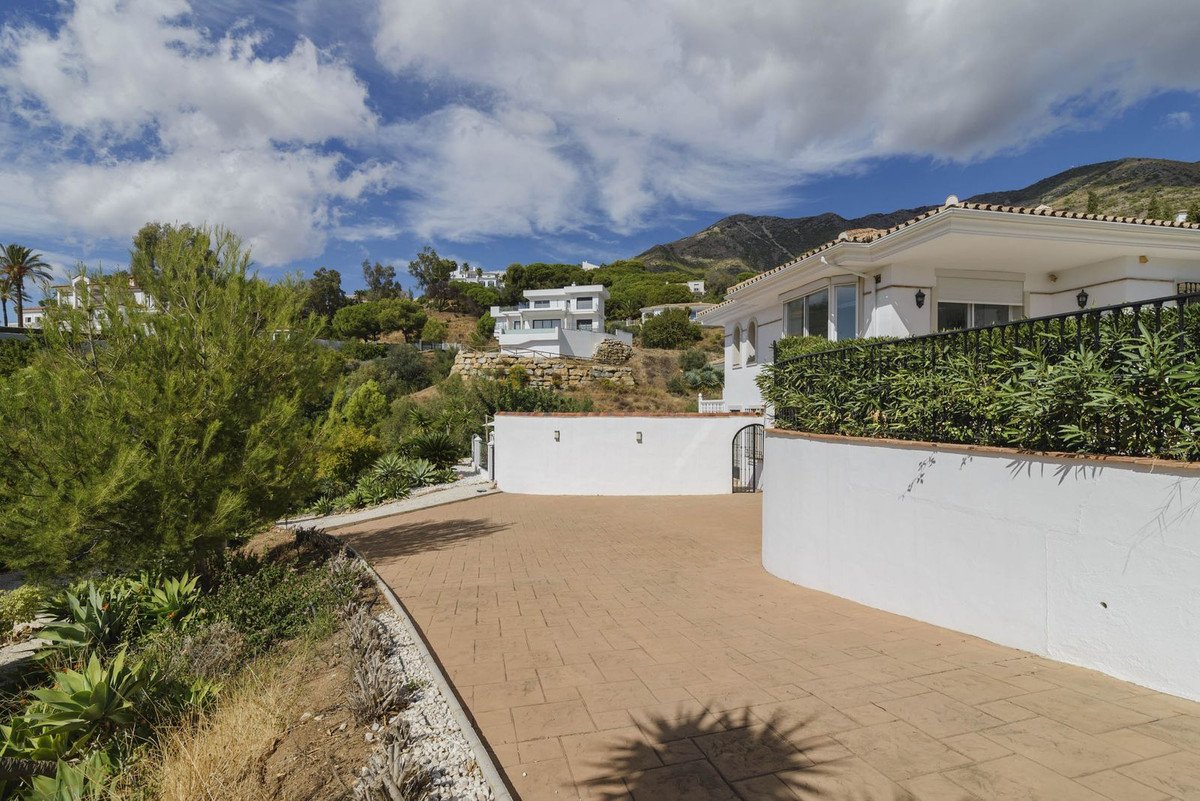 4 Bed Detached Villa in Valtocado