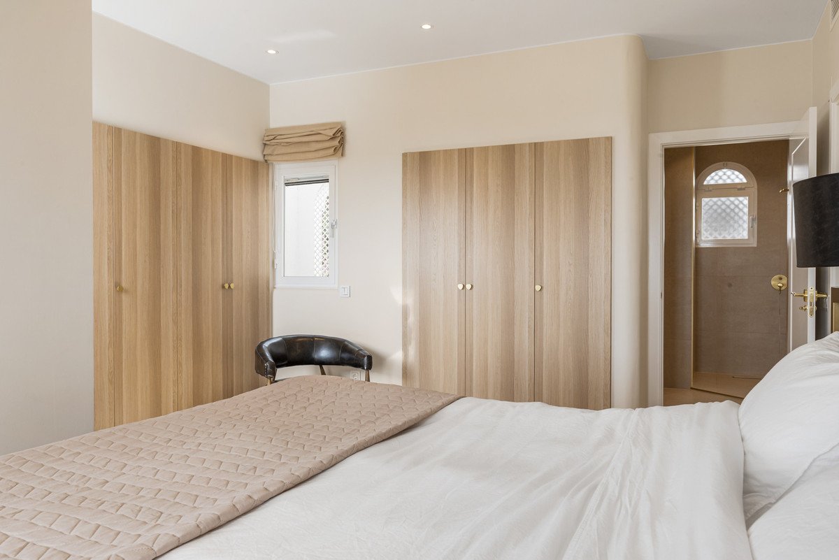 3 Bed Penthouse Duplex in The Golden Mile