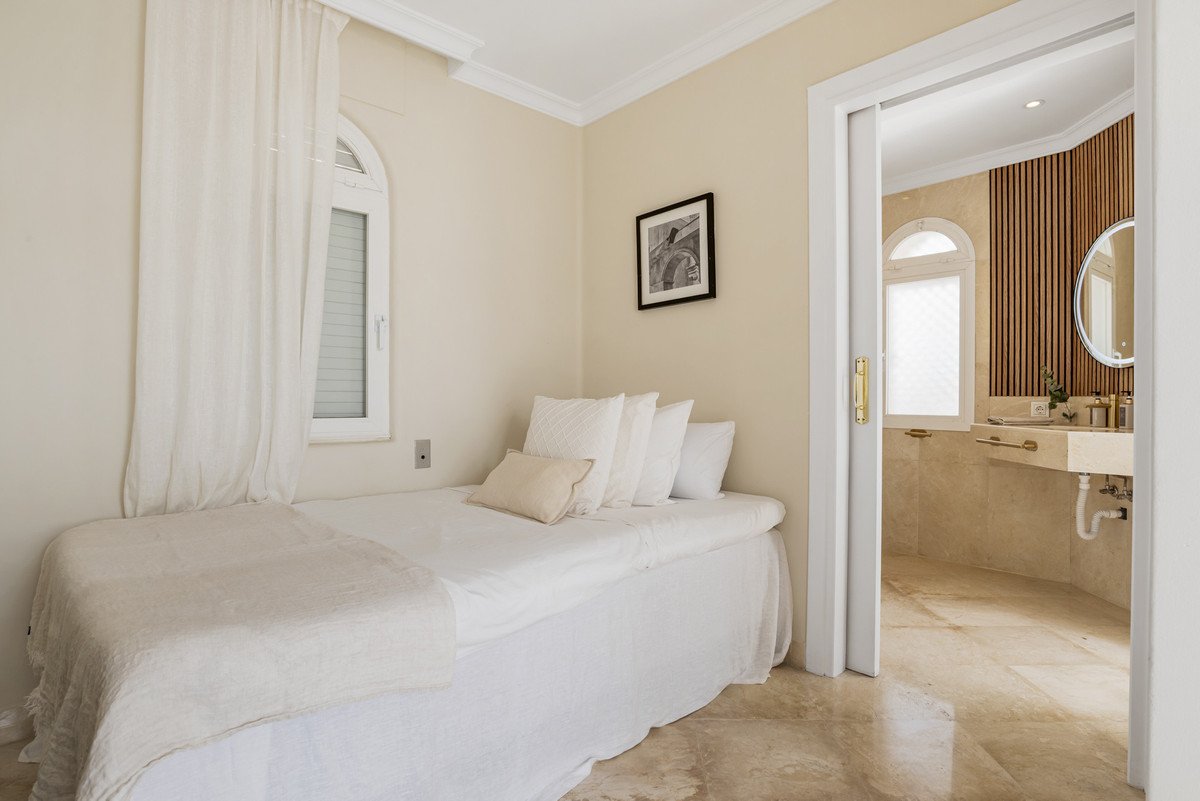 3 Bed Penthouse Duplex in The Golden Mile