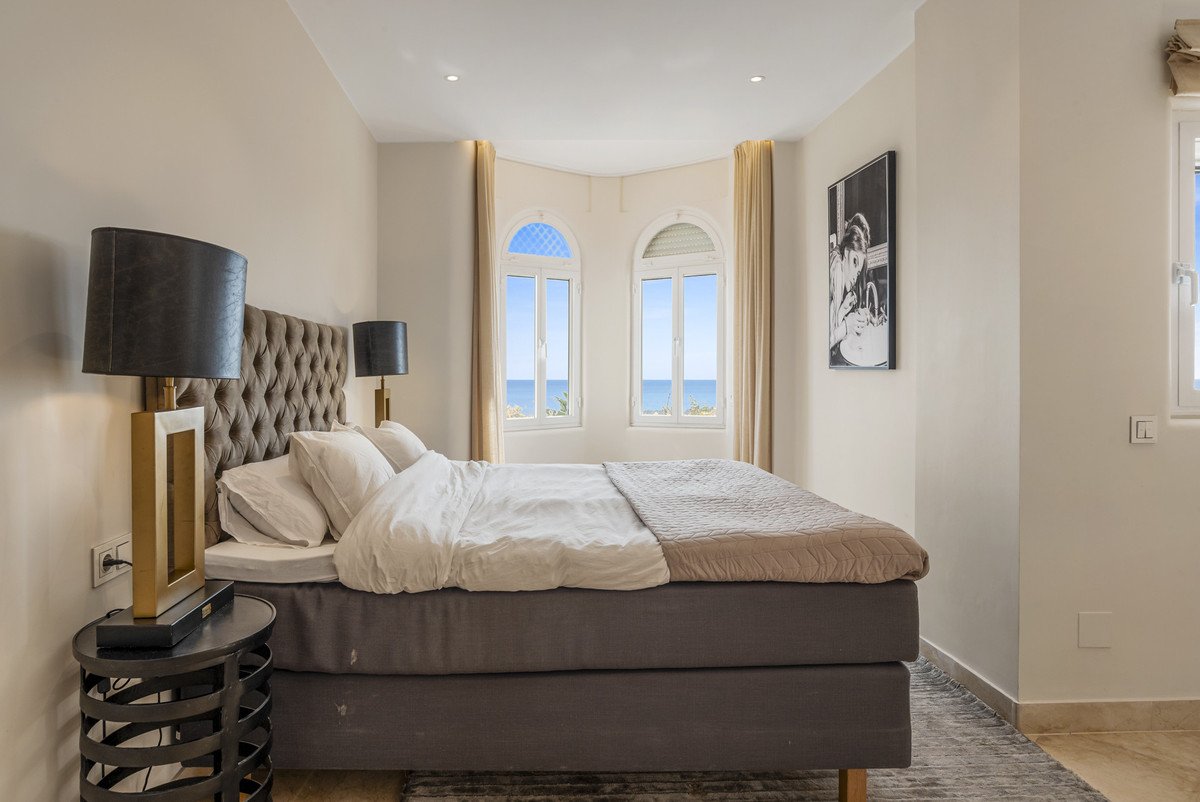 3 Bed Penthouse Duplex in The Golden Mile