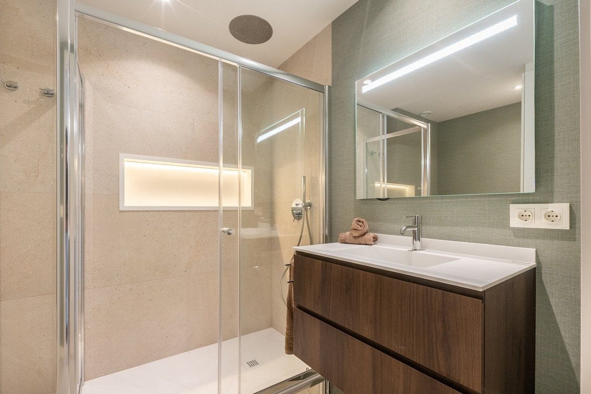 4 Bed Middle Floor Apartment in Marbella