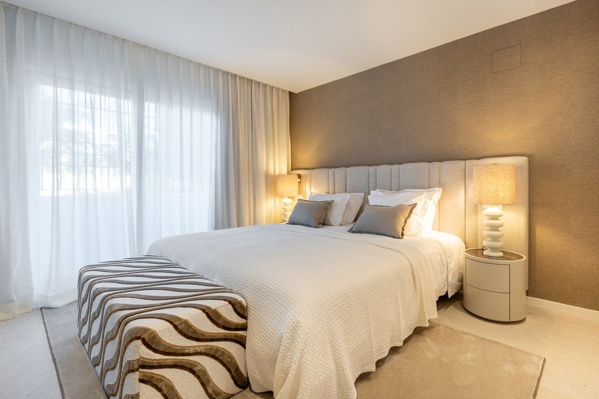 4 Bed Middle Floor Apartment in Marbella